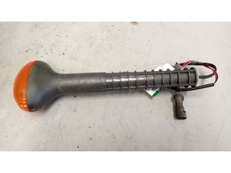 Recambio de piloto lateral izquierdo para iveco eurocargo 05.03  fg 75 e larga distancia referencia OEM IAM   