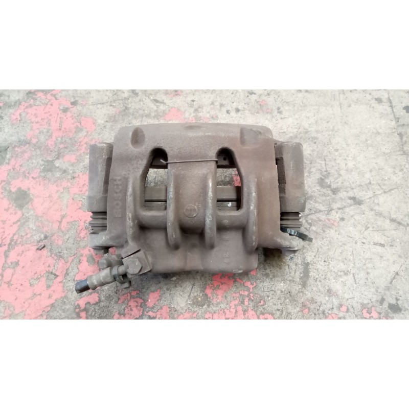 Recambio de pinza freno delantera derecha para nissan cabstar 01.04  3.0 diesel referencia OEM IAM 204085  BOSCH