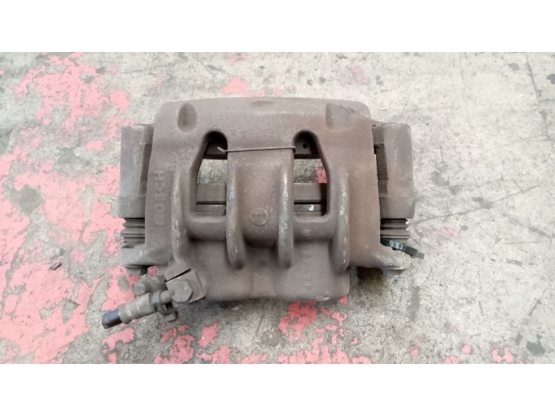 Recambio de pinza freno delantera derecha para nissan cabstar 01.04  3.0 diesel referencia OEM IAM 204085  BOSCH