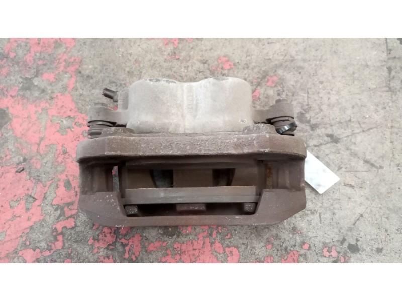 Recambio de pinza freno delantera derecha para nissan cabstar 01.04  3.0 diesel referencia OEM IAM 204085  BOSCH