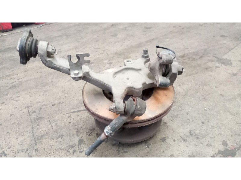 Recambio de mangueta delantera derecha para nissan cabstar 01.04  3.0 diesel referencia OEM IAM   