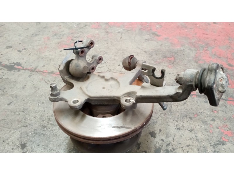 Recambio de mangueta delantera derecha para nissan cabstar 01.04  3.0 diesel referencia OEM IAM   