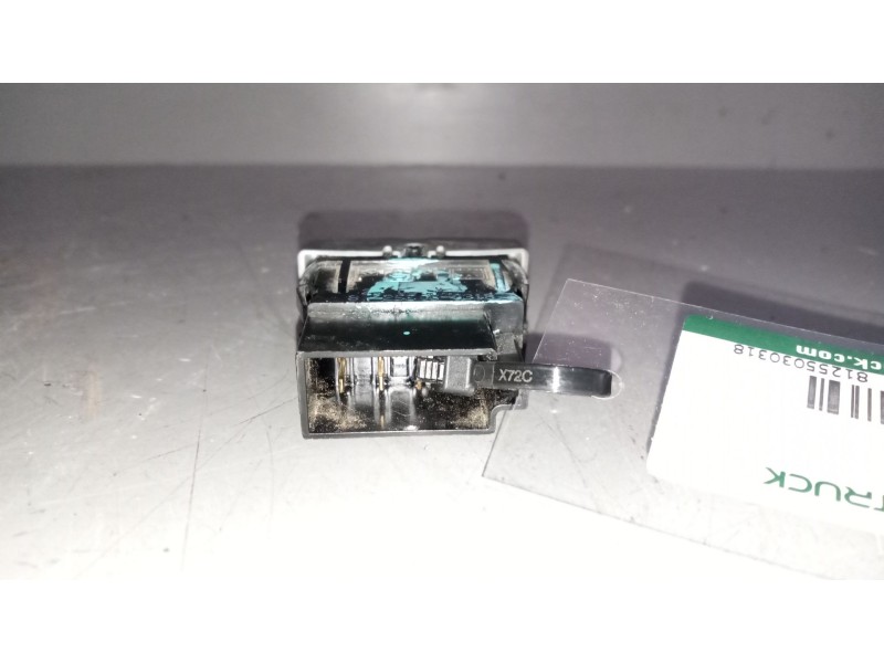 Recambio de interruptor para man tgx 18.xxx 12.4 diesel referencia OEM IAM 81255030318  