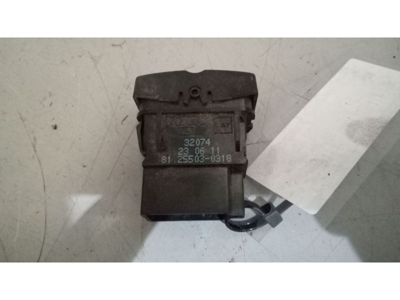 Recambio de interruptor para man tgx 18.xxx 12.4 diesel referencia OEM IAM 81255030318  