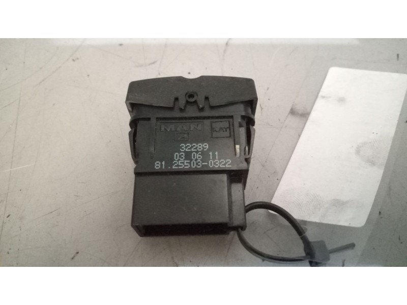 Recambio de interruptor para man tgx 18.xxx 12.4 diesel referencia OEM IAM 81255030322  
