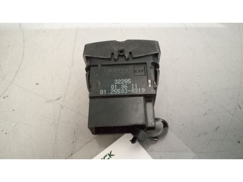 Recambio de interruptor para man tgx 18.xxx 12.4 diesel referencia OEM IAM 81255030319  