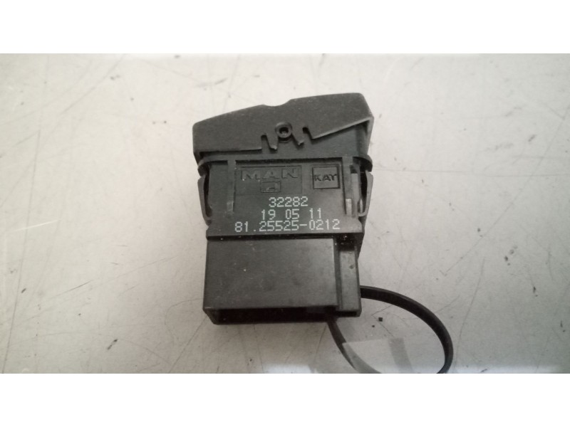 Recambio de interruptor para man tgx 18.xxx 12.4 diesel referencia OEM IAM 81255250212  
