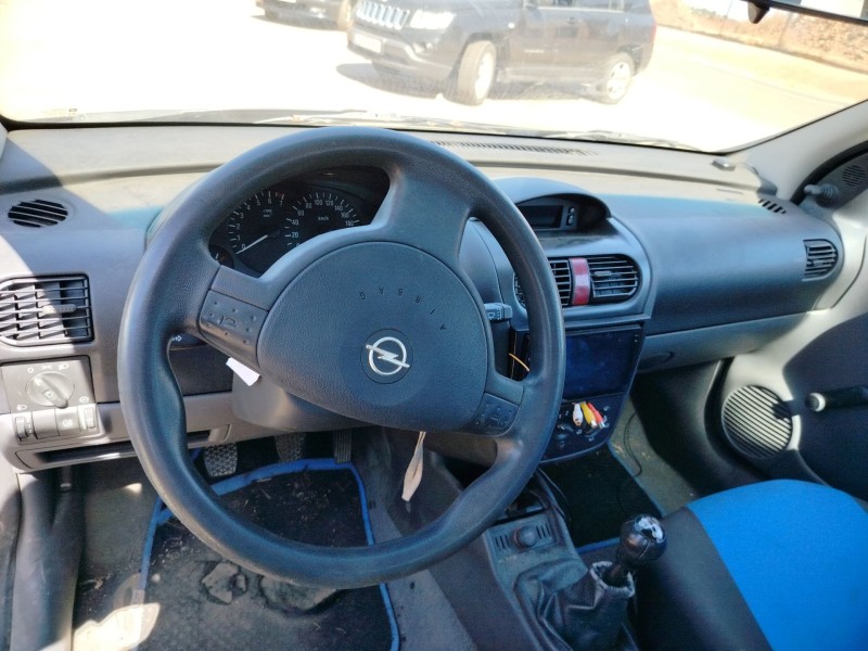 opel corsa c del año 2001
