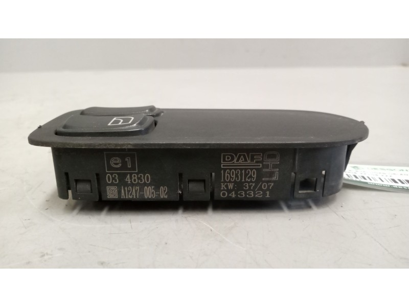 Recambio de mando elevalunas delantero derecho para daf serie xf105.xxx 12.9 diesel referencia OEM IAM 1693129  