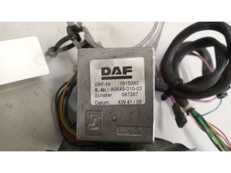 Recambio de mando intermitentes para daf serie xf105.xxx 12.9 diesel referencia OEM IAM 1615080  