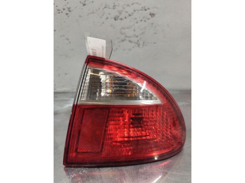 Recambio de piloto trasero derecho para seat toledo (1m2) signo referencia OEM IAM 1208139  