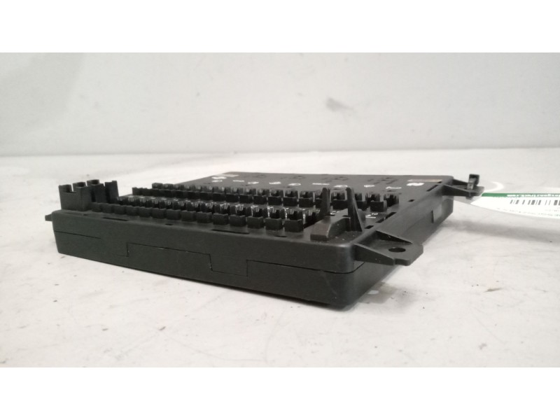 Recambio de caja reles / fusibles para nissan trade 100 chasis cabina referencia OEM IAM 24063G4900  