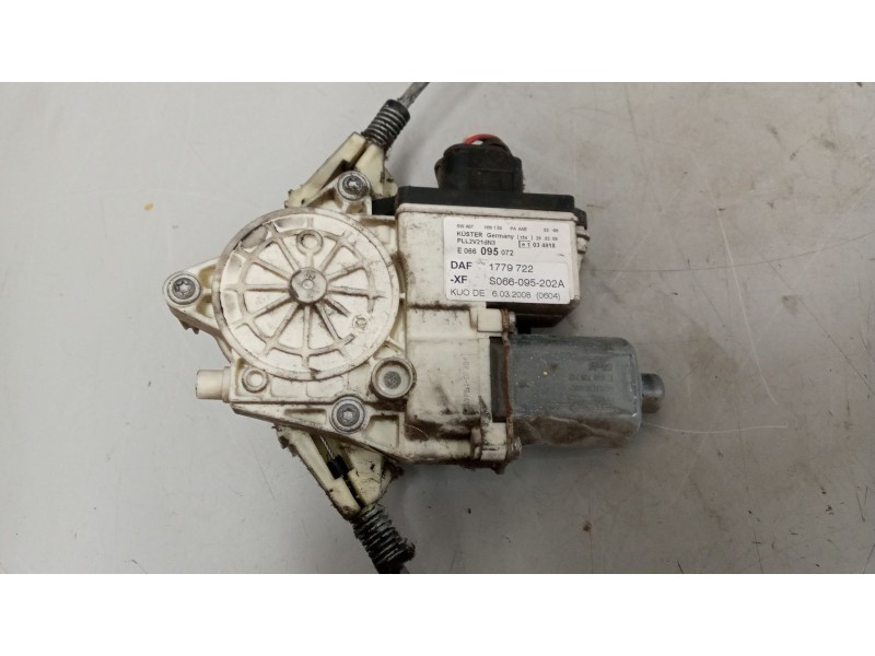 Recambio de elevalunas delantero izquierdo para daf serie xf105.xxx 12.9 diesel referencia OEM IAM 1779721  