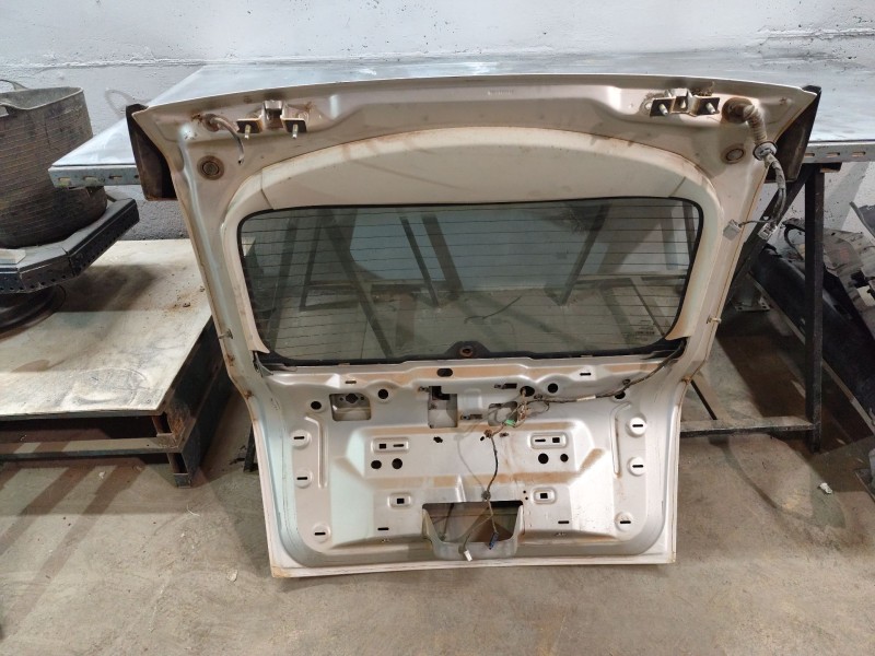 Recambio de porton trasero para dodge caliber s referencia OEM IAM   