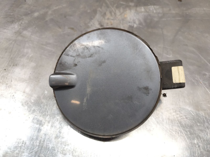 Recambio de tapa exterior combustible para opel astra gtc 1.9 cdti referencia OEM IAM 13214862  