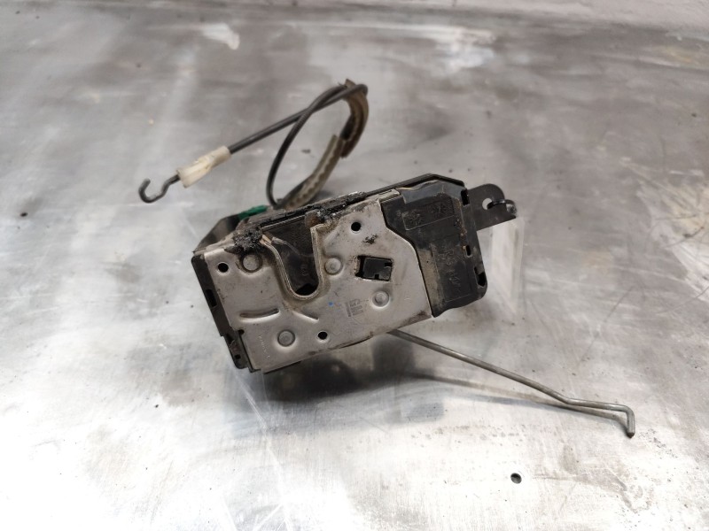 Recambio de cerradura puerta delantera derecha para opel astra gtc 1.9 cdti referencia OEM IAM 13210749  
