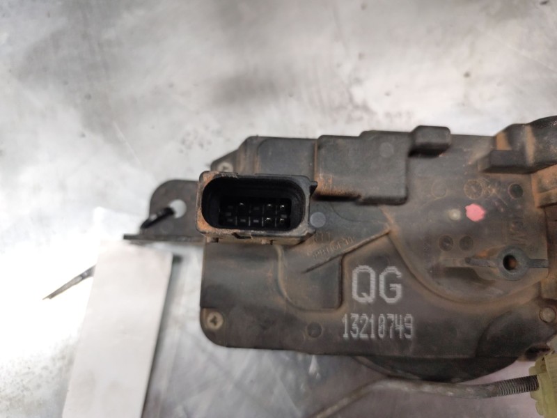 Recambio de cerradura puerta delantera derecha para opel astra gtc 1.9 cdti referencia OEM IAM 13210749  