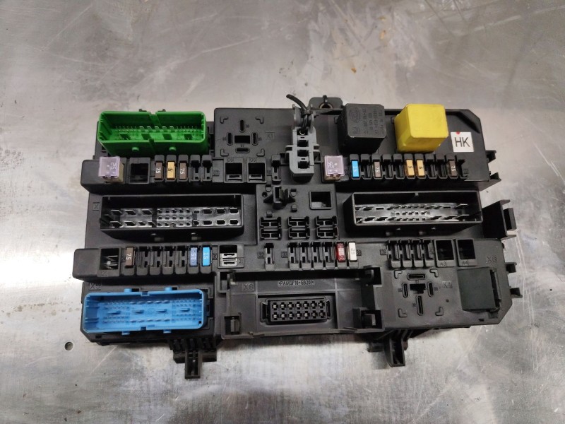 Recambio de caja reles / fusibles para opel astra gtc 1.9 cdti referencia OEM IAM 13206762  5DK00866932