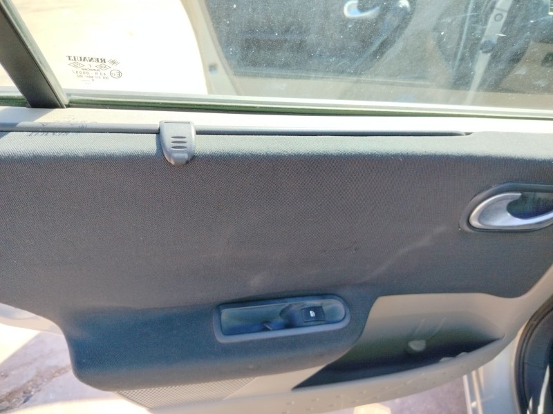 renault megane ii classic berlina del año 2004