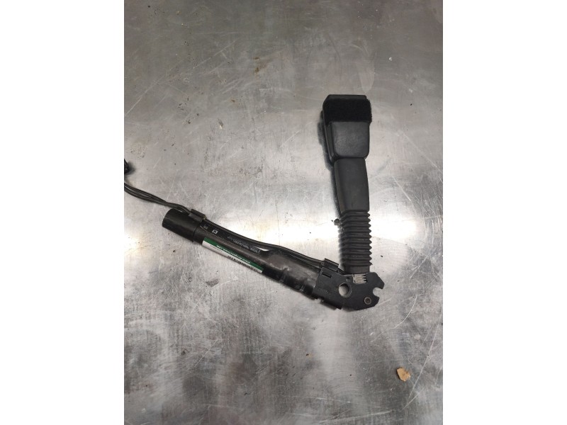 Recambio de enganche de cinturon delantero derecho para bmw 1 (f20) 118 d referencia OEM IAM 725938804  4PINES