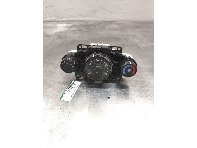 Recambio de mando climatizador para ford fiesta (cb1) 1.25 16v cat referencia OEM IAM 8A6119980AE  