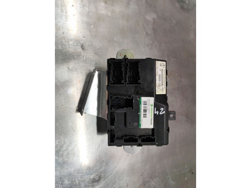 Recambio de caja reles / fusibles para ford fiesta (cb1) 1.25 16v cat referencia OEM IAM 8v5115k600cg  