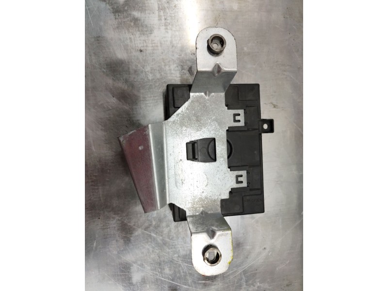 Recambio de caja reles / fusibles para ford fiesta (cb1) 1.25 16v cat referencia OEM IAM 8v5115k600cg  