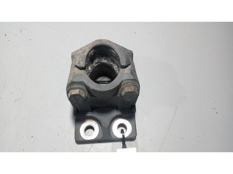Recambio de soporte guardabarros trasero para renault magnum ab 2005 12.8 diesel referencia OEM IAM 21213202  21213203