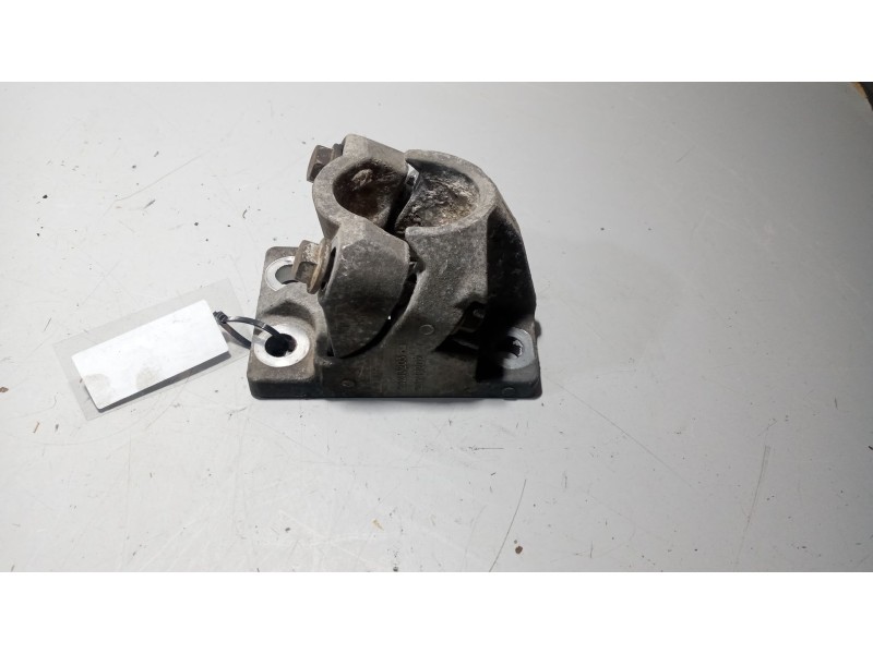 Recambio de soporte guardabarros trasero para renault magnum ab 2005 12.8 diesel referencia OEM IAM 21213202  21213203