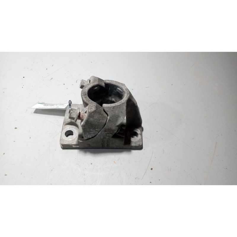 Recambio de soporte guardabarros trasero para renault magnum ab 2005 12.8 diesel referencia OEM IAM 21213202  21213203