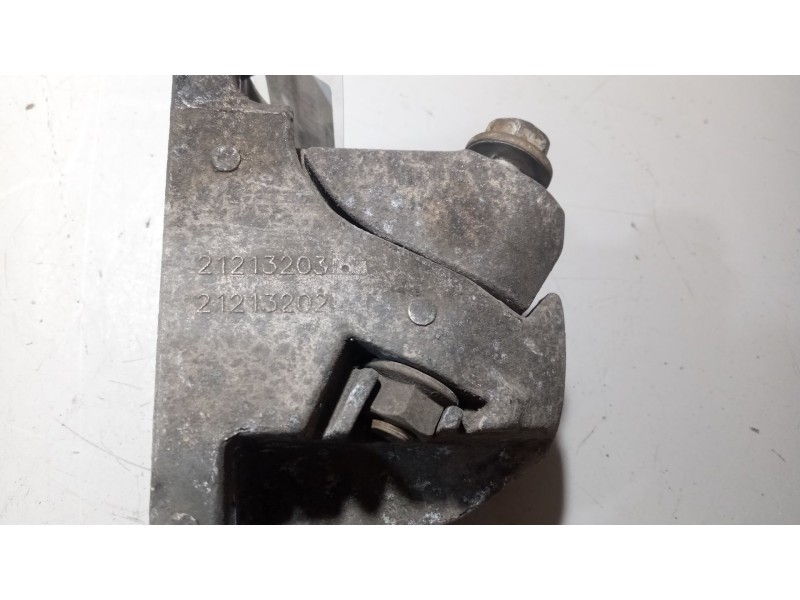 Recambio de soporte guardabarros trasero para renault magnum ab 2005 12.8 diesel referencia OEM IAM 21213202  21213203