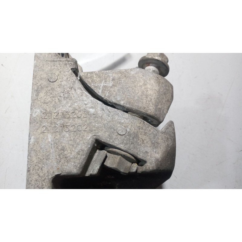 Recambio de soporte guardabarros trasero para renault magnum ab 2005 12.8 diesel referencia OEM IAM 21213202  21213203