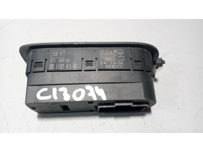 Recambio de mando elevalunas delantero izquierdo para daf serie xf105.xxx 12.9 diesel referencia OEM IAM 1788603  