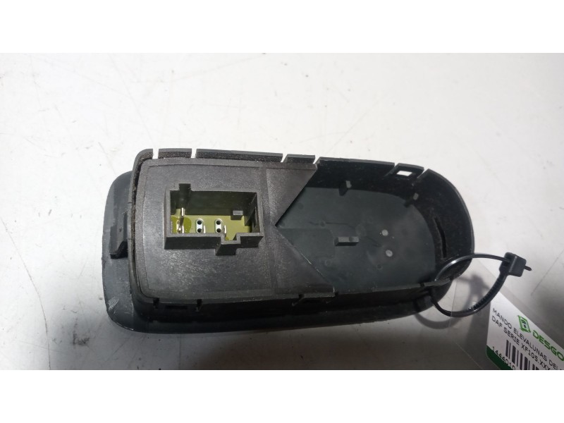 Recambio de mando elevalunas delantero derecho para daf serie xf105.xxx 12.9 diesel referencia OEM IAM 1811229  