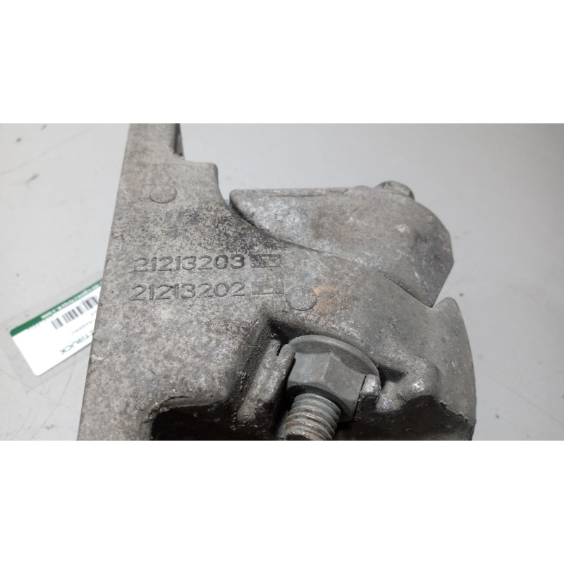 Recambio de soporte guardabarros trasero para renault magnum ab 2005 12.8 diesel referencia OEM IAM 21213202  21213203