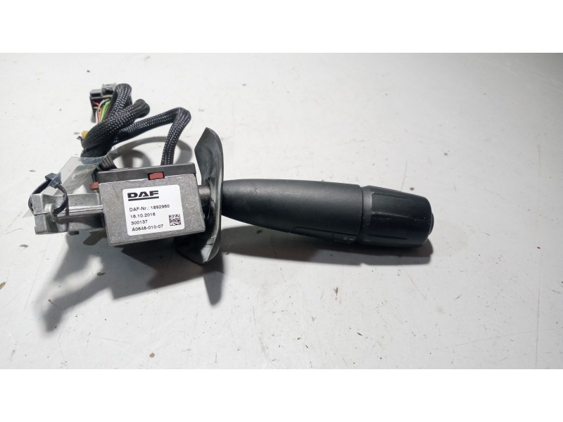 Recambio de mando intermitentes para daf serie xf105.xxx 12.9 diesel referencia OEM IAM 1892960  