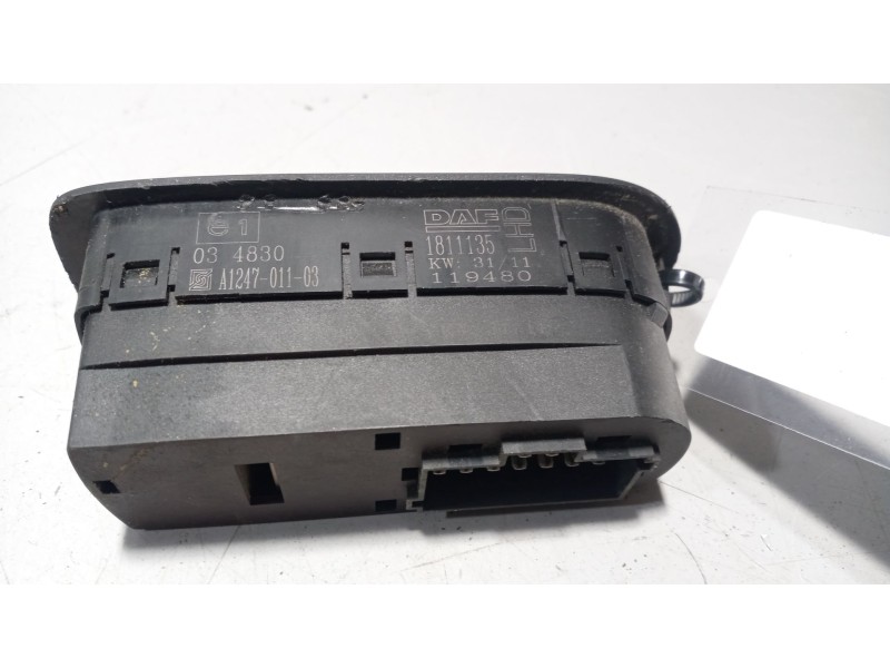 Recambio de mando elevalunas delantero izquierdo para daf serie xf105.xxx 12.9 diesel referencia OEM IAM 1811135  