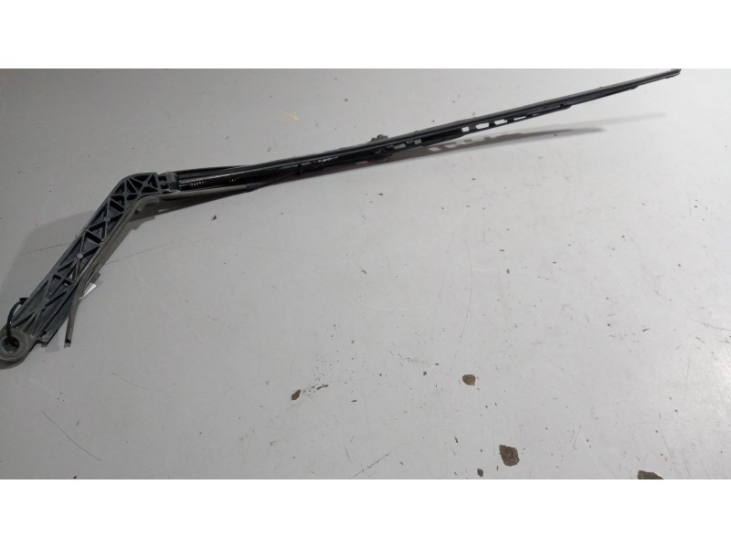 Recambio de brazo limpia delantero para iveco eurocargo 5.9 diesel referencia OEM IAM 4845734  