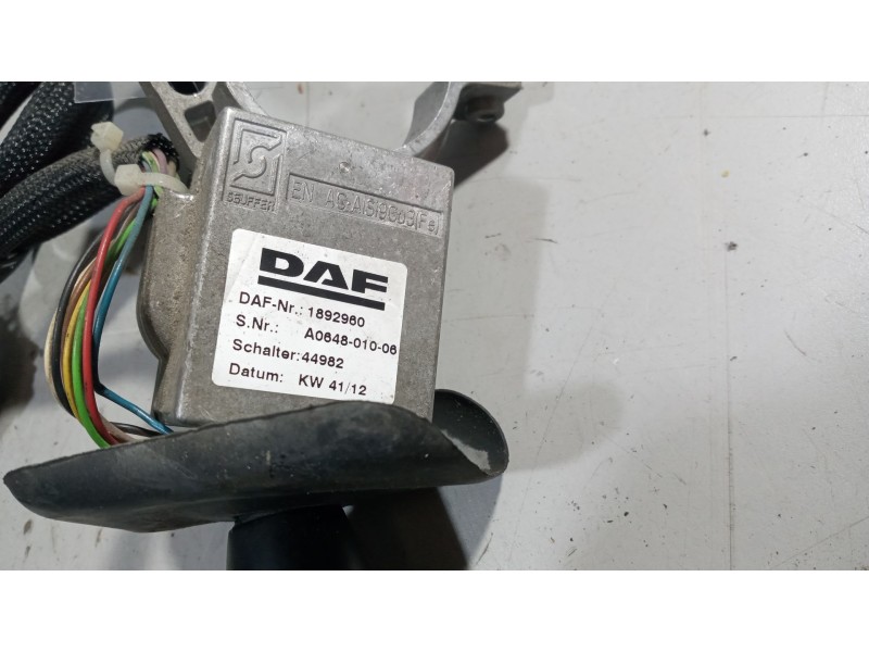 Recambio de mando intermitentes para daf serie xf105.xxx 12.9 diesel referencia OEM IAM 1892960  