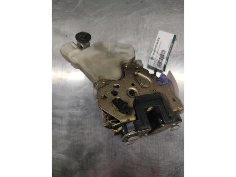 Recambio de cerradura puerta trasera derecha para nissan x-trail (t30) sport referencia OEM IAM 805524U300  