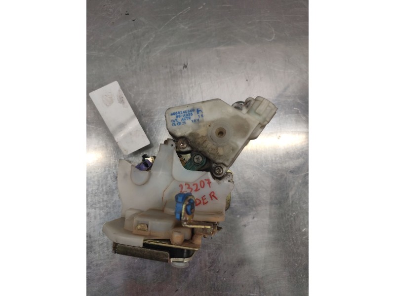 Recambio de cerradura puerta trasera derecha para nissan x-trail (t30) sport referencia OEM IAM 805524U300  