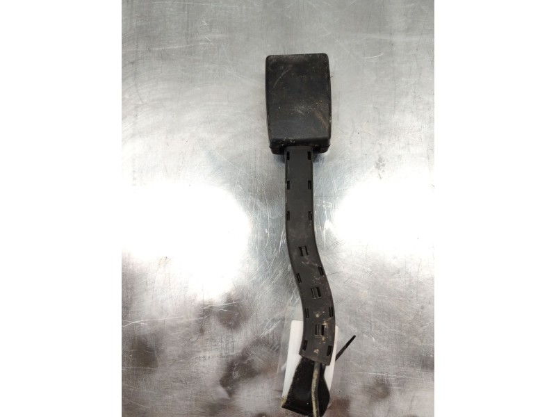 Recambio de enganche de cinturon delantero derecho para seat leon (1p1) 1.8 tsi referencia OEM IAM 5p0857755  