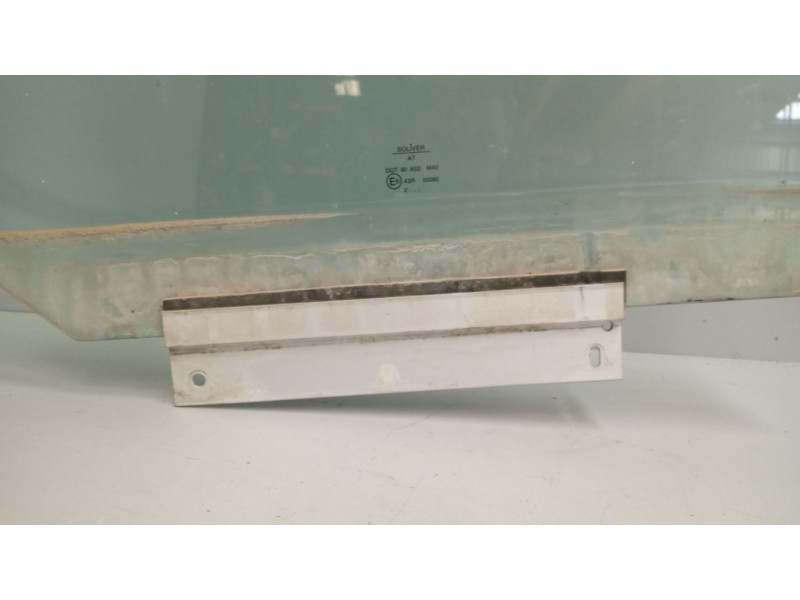 Recambio de luna delantera derecha para renault midlum referencia OEM IAM 7420827129  