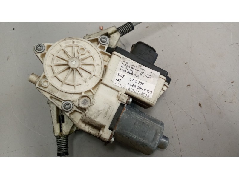 Recambio de elevalunas delantero derecho para daf serie xf105.xxx 12.9 diesel referencia OEM IAM 1779722  