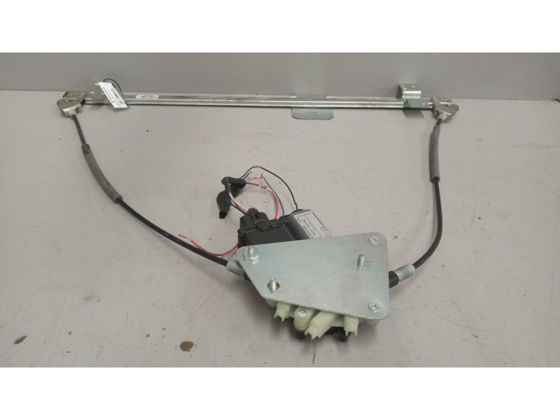 Recambio de elevalunas delantero izquierdo para daf serie xf105.xxx 12.9 diesel referencia OEM IAM 1779721  