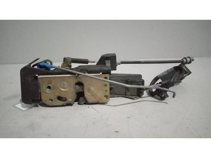Recambio de cerradura puerta delantera derecha para volvo fl xxx 7.2 diesel referencia OEM IAM 20864258  
