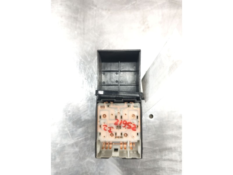 Recambio de mando elevalunas delantero izquierdo para nissan micra iii (k12) 1.2 16v referencia OEM IAM   