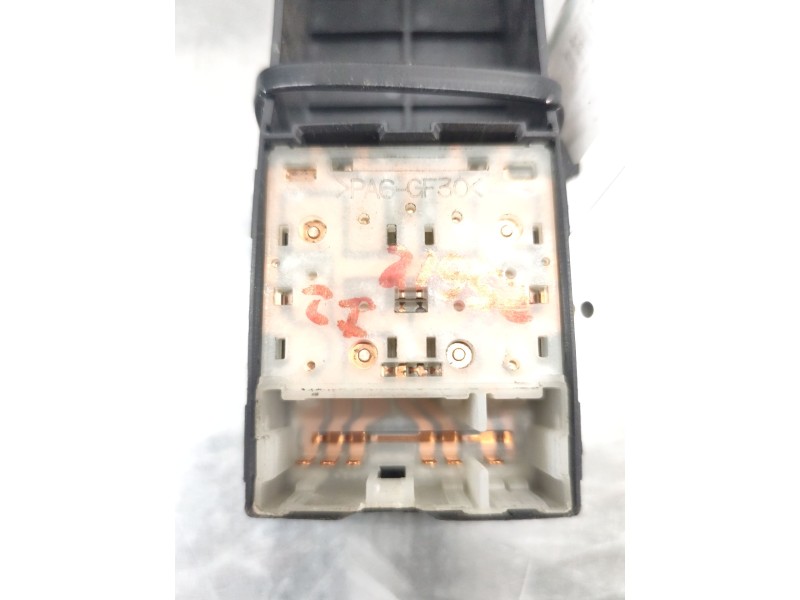 Recambio de mando elevalunas delantero izquierdo para nissan micra iii (k12) 1.2 16v referencia OEM IAM   