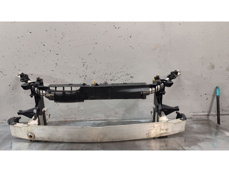 Recambio de refuerzo paragolpes delantero para infiniti q30 1.5 d referencia OEM IAM   