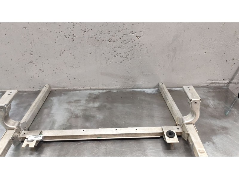 Recambio de travesaño inferior para infiniti q30 1.5 d referencia OEM IAM A2466200019  